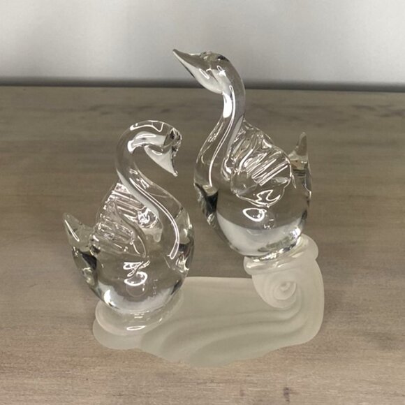 Vintage Glass Swan Paperweight Home Decor Figurine - Picture 3 of 7